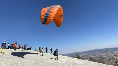 Kahramanmaraş'ta yamaç paraşütü şenliği: 110 sporcu gökyüzünde