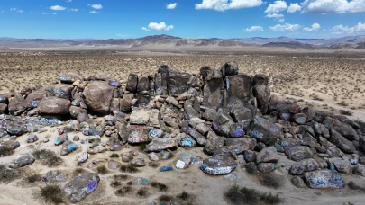 California'nın grafiti kayalıkları: Sanat ve doğanın renkli buluşması