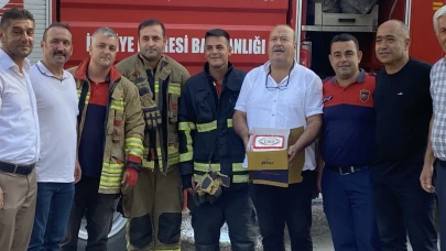 İskenderun'da yangın ihbarı sürprizi: Muhtarlardan itfaiyecilere pasta