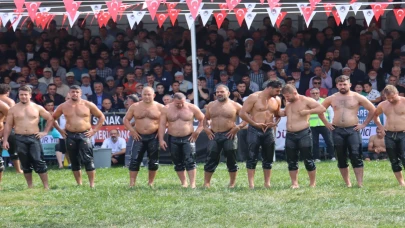 Çorum'da 14 yıl aradan sonra yağlı pehlivan güreşleri yeniden yapıldı