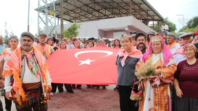 Antalya Kaş'taki Yöresel Ürünler Festivali'nde Yörük göçü rüzgarı esti