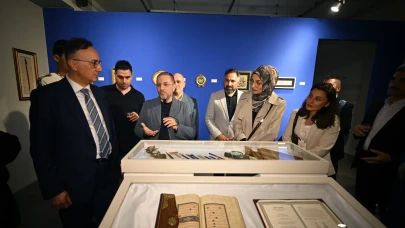 Belçika'da Ahmet Özhan ile açılan İslam sanatları sergisi, içsel yolculukları keşfetmeye davet ediyor