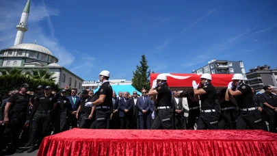 İzmir'de Duygusal Cenaze Töreni: Şehit Aydemir ve Akın Son Yolculuğuna Uğurlandı