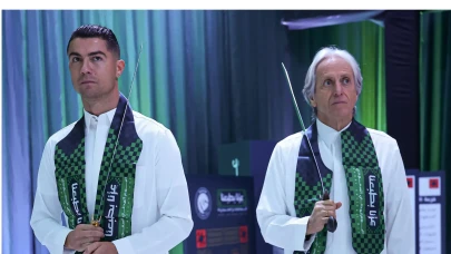 Cristiano Ronaldo, Suudi Arabistan Milli Günü'nde geleneksel kılıç dansı ile sahne aldı