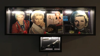 Zeki Müren, 29. ölüm yıl dönümünde kabri başında dualarla anıldı