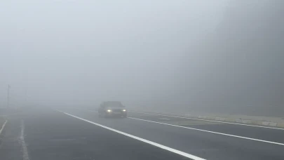 Bolu Dağı'nda etkili sis trafiği olumsuz etkiliyor