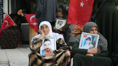 Van'da aileler dağa kaçırılan çocukları için eylemlerine devam ediyor