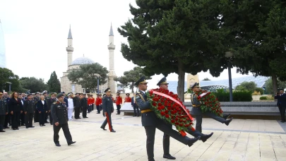 Bakü'nün kurtuluşunun 107. yıl dönümünde Türk Şehitliği'nde anma töreni