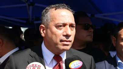 İstanbul'da CHP Yönetiminde Kriz: Mahkeme Kararıyla Geçici Kurul Göreve Başladı