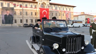 Sivas Kongresi’nin 106. yılı coşkuyla kutlandı: Atatürk'ün gelişi temsili olarak canlandırıldı