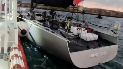 Çanakkale Boğazı'nda sürüklenen tekne Kıyı Emniyeti tarafından güvenle kurtarıldı