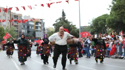 Balıkesir'in kurtuluşu coşkuyla kutlandı: Tülütabaklar gösterisi dikkat çekti