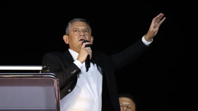 Özgür Özel: "Yasaksız Türkiye, Vizesiz Avrupa" vaadiyle gençlere seslendi