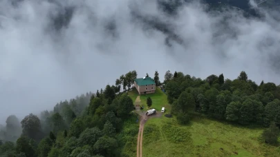 Trabzon yaylalarında büyüleyici sis manzarası: Doğa kışa hazırlanıyor