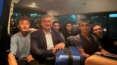 Kütahya Dumlupınar Üniversitesi Rektörü yeni öğrencileri otogarda karşıladı