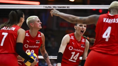 Türkiye Milli Kadın Voleybol Takımı Tarih Yazdı: ABD'yi Yenerek Yarı Finale Yükseldi
