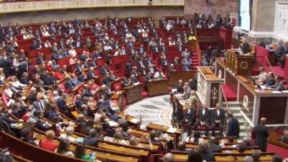 Fransa’da tarihi güvenoyu krizi: Bayrou hükümeti düştü