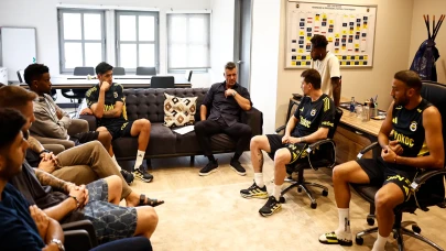 Fenerbahçe Kulübü Başkanı Sadettin Saran futbol takımıyla buluştu