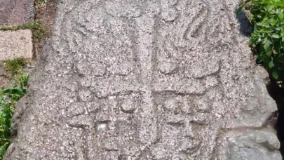 Van Erciş'te Bizans eserleri yakalandı: 2 kabartma stel