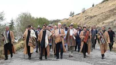 Yunus Emre Anıt Mezarı'nda Anıldı : Sevgi ve Hoşgörü Vurgusu