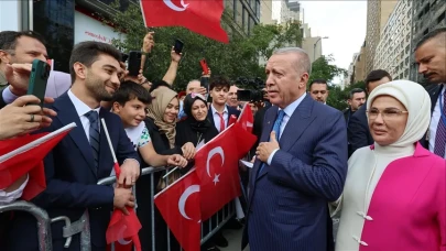 Cumhurbaşkanı Erdoğan, Türkevi'nde vatandaşların sevgi gösterileriyle karşılandı