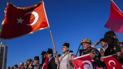 İzmir’in düşman işgalinden kurtuluşu coşkuyla kutlanıyor: Zafer Yürüyüşü ve unutulmaz etkinlikler