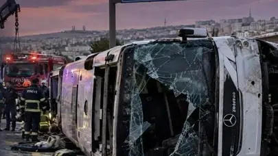 Gaziantep’te servis midibüsü ile otomobil çarpıştı: 7 kişi hayatını kaybetti