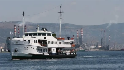 İstanbul'da yoğun kar yağışı deniz ulaşımını durma noktasına getirdi