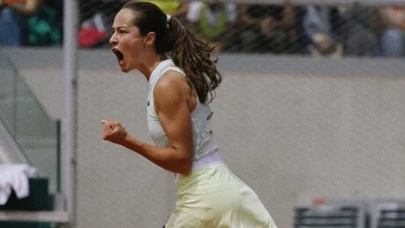 Zeynep Sönmez, Avustralya Açık'ta tarihi başarıyla ikinci tura yükseldi