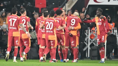 Galatasaray, Trabzonspor'u 4-1 mağlup ederek Turkcell Süper Kupa finaline yükseldi
