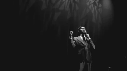 Aziz Ansari, 2026'da Londra'nın Royal Albert Hall'unda tek gecelik gösteri için sahne alacak