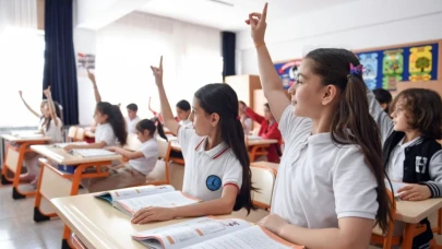 İkinci dönem başladı: Öğretmen ve öğrenciler ders başında