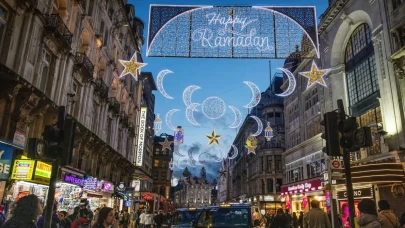 Londra, Ramazan'ı büyüleyici ışıklarla karşılıyor: 31 bin LED ile süslendi