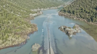 Konya-Antalya karayolu 38 yıl sonra göle döndü: Yağışlar ve doğanın gücü