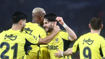 Fenerbahçe, Trabzonspor'u 3-2 yenerek evinde ilk mağlubiyetini tattırdı