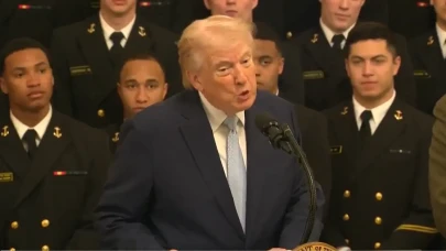 Trump İran'la dalga geçti : “İran’la görüşmek istiyoruz ama konuşacak kimse kalmadı”