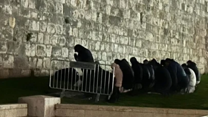 İsrail güçleri Kudüs'te teravih namazını engelledi: Mescid-i Aksa kapalı mı kalacak?