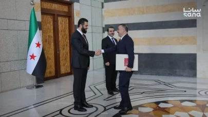 Türkiye'nin Suriye Büyükelçisi Nuh Yılmaz, güven mektubunu Cumhurbaşkanı El-Şara'ya sundu! Diplomatik ilişkilerde yeni bir dönem mi başlıyor?