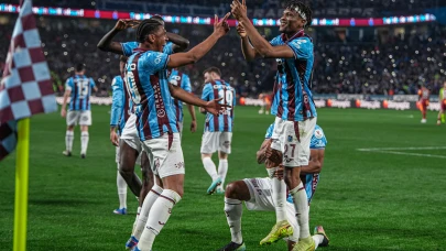 Trabzonspor, Galatasaray'ı 2-1 yenerek süper ligde önemli bir galibiyet aldı