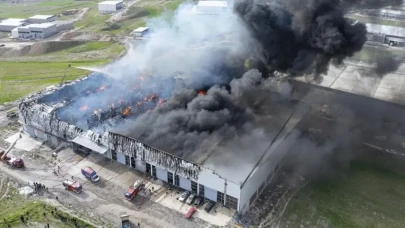 Ankara'da mobilya deposu alev alev... Yangının nedeni ne?