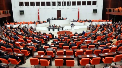 Meclis'te kritik hafta: okul saldırıları ve sosyal medya yasası görüşülüyor mu?