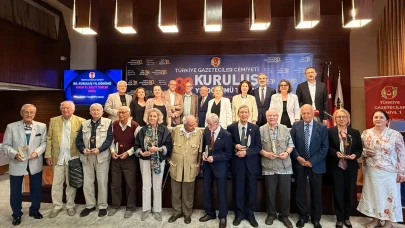 Türkiye Gazeteciler Cemiyeti 80. yılını kutladı: Kıdemli gazetecilere onur plaketi verildi