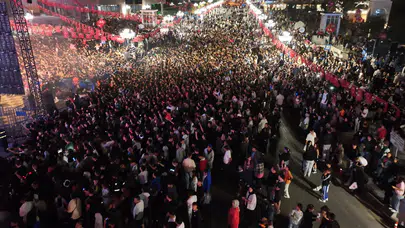 Keçiören'de Zafer Bayramı coşkusu: Meydanlar bayrak denizine döndü