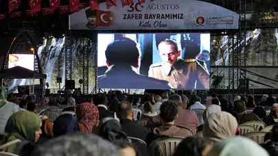 Keçiören'de Zafer Bayramı coşkusu: 'Veda' filmi dev ekranda izleyiciyle buluştu