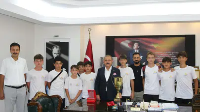 Vakfıkebir'in gururu Türkiye şampiyonu: Genç hokeycilerden tarihi başarı
