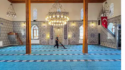 Güdül’de camilerde temizlik çalışması yapıldı