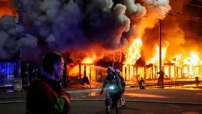 Kiev'e düzenlenen hava saldırılarında yangın çıktı, en az bir yaralı var