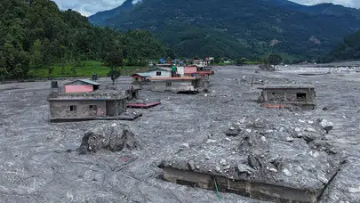 Nepal'de felaketin bilançosu ağırlaşıyor: Can kaybı 1374'e yükseldi