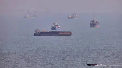 Hürmüz Boğazı'nda İki Süper Tanker Saldırıya Uğradı
