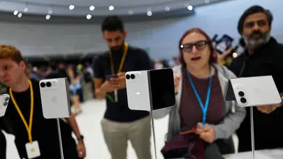Apple'dan devrim niteliğinde adım: İlk katlanabilir iPhone Duo tanıtıldı